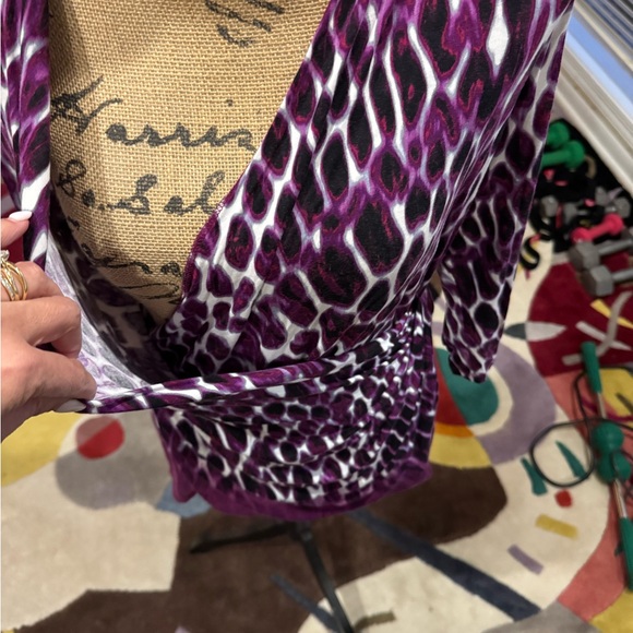 Calvin Klein Purple Patterned V-Neck Blouse size Large - Picture 3 of 8